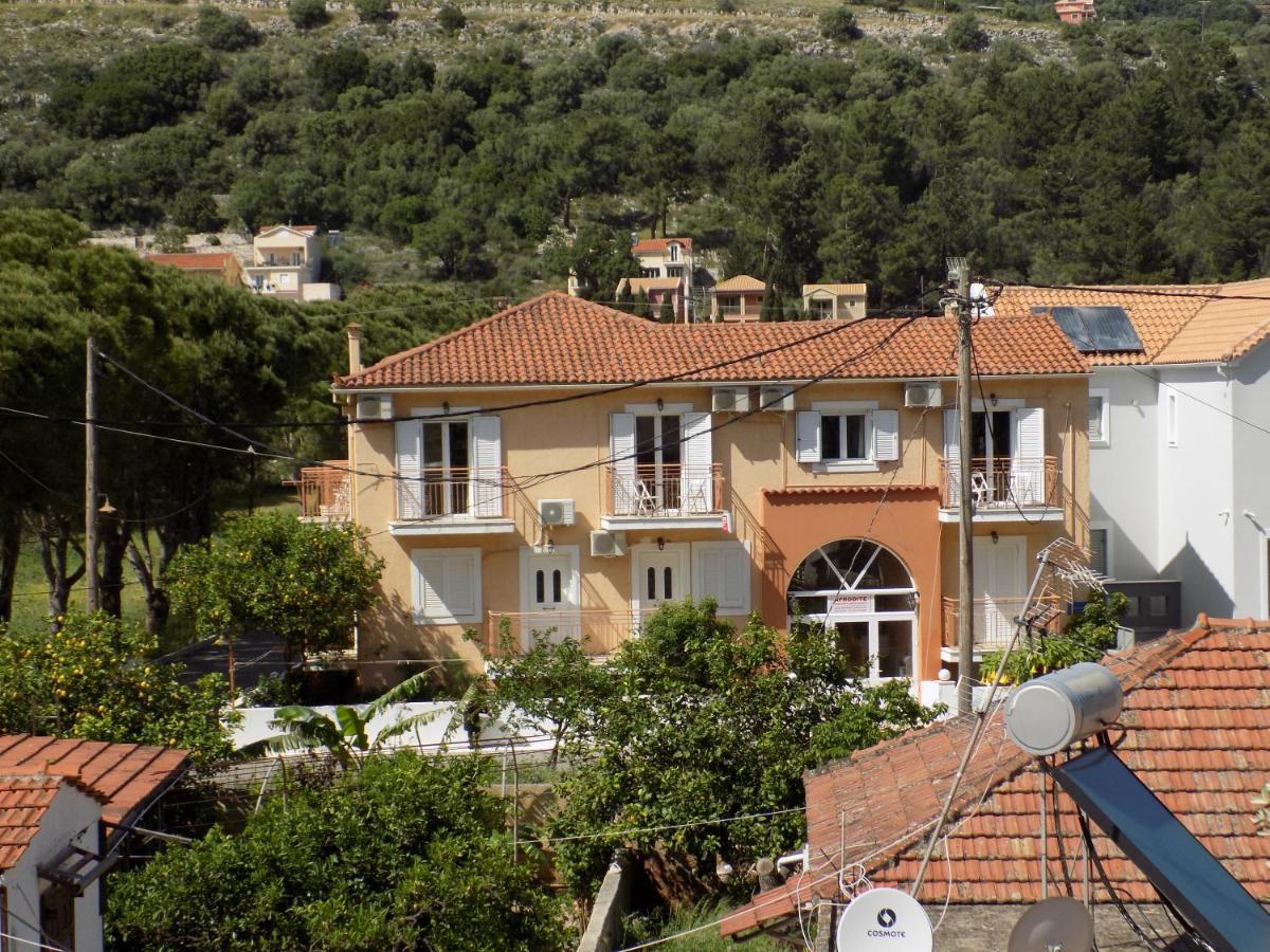 Afrodite Spacious Apartments! Agia Efimia Exterior foto