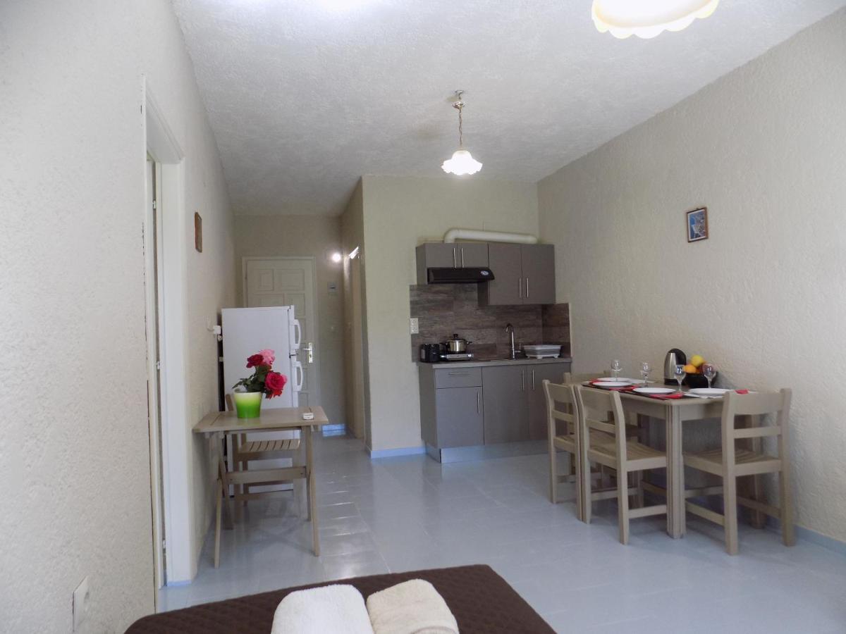 Afrodite Spacious Apartments! Agia Efimia Exterior foto