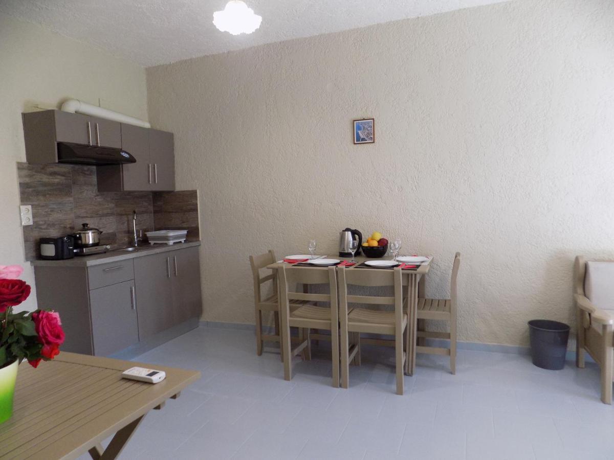 Afrodite Spacious Apartments! Agia Efimia Exterior foto